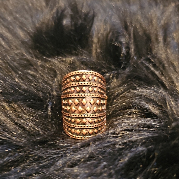 Elegant Copper-Toned Ring - Picture 1 of 2